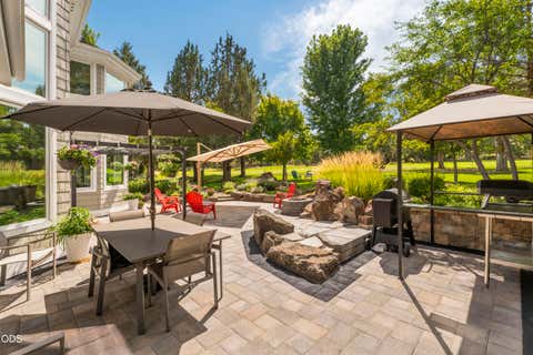Tiny photo for 2021 Osprey Drive, Redmond, OR 97756 (MLS # 220227106)