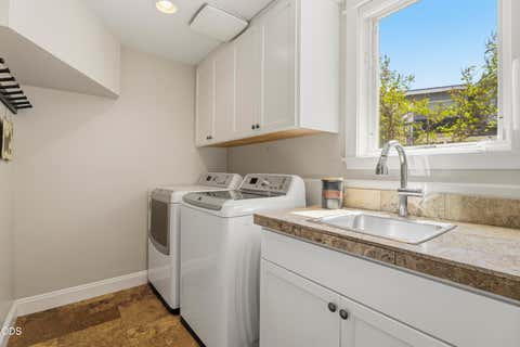 Tiny photo for 2021 Osprey Drive, Redmond, OR 97756 (MLS # 220227106)