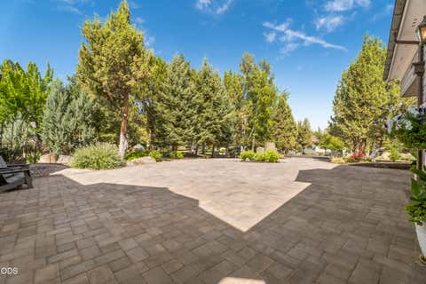 Tiny photo for 2021 Osprey Drive, Redmond, OR 97756 (MLS # 220227106)