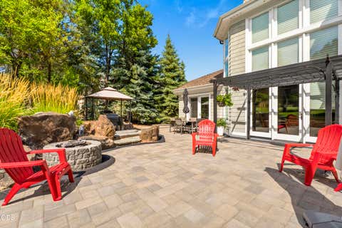 Tiny photo for 2021 Osprey Drive, Redmond, OR 97756 (MLS # 220227106)