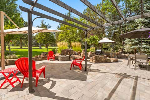 Tiny photo for 2021 Osprey Drive, Redmond, OR 97756 (MLS # 220227106)