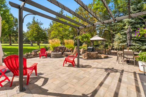 Tiny photo for 2021 Osprey Drive, Redmond, OR 97756 (MLS # 220227106)