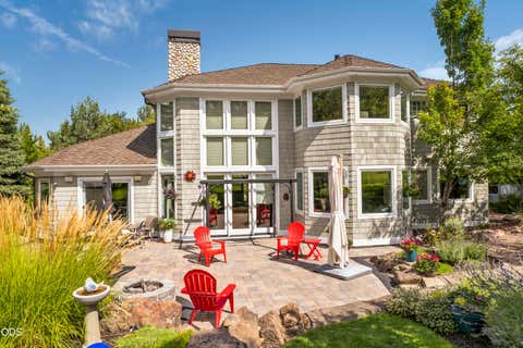 Tiny photo for 2021 Osprey Drive, Redmond, OR 97756 (MLS # 220227106)
