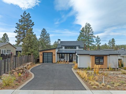 Tiny photo for 2947 NW Polarstar Avenue, Bend, OR 97703 (MLS # 220211997)