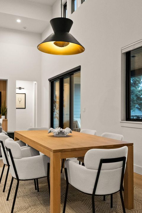 Tiny photo for 2947 NW Polarstar Avenue, Bend, OR 97703 (MLS # 220211997)