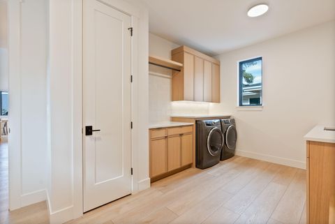 Tiny photo for 2947 NW Polarstar Avenue, Bend, OR 97703 (MLS # 220211997)