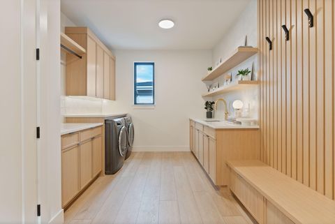 Tiny photo for 2947 NW Polarstar Avenue, Bend, OR 97703 (MLS # 220211997)