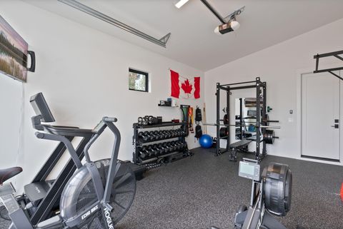 Tiny photo for 2947 NW Polarstar Avenue, Bend, OR 97703 (MLS # 220211997)