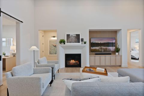 Tiny photo for 2947 NW Polarstar Avenue, Bend, OR 97703 (MLS # 220211997)