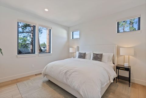 Tiny photo for 2947 NW Polarstar Avenue, Bend, OR 97703 (MLS # 220211997)