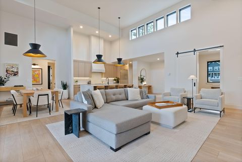 Tiny photo for 2947 NW Polarstar Avenue, Bend, OR 97703 (MLS # 220211997)