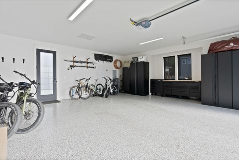 Tiny photo for 2947 NW Polarstar Avenue, Bend, OR 97703 (MLS # 220211997)