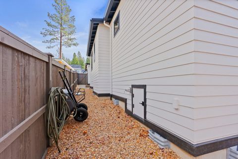 Tiny photo for 2947 NW Polarstar Avenue, Bend, OR 97703 (MLS # 220211997)