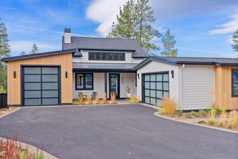 Tiny photo for 2947 NW Polarstar Avenue, Bend, OR 97703 (MLS # 220211997)