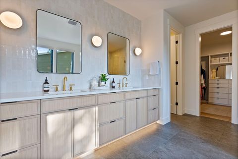 Tiny photo for 2947 NW Polarstar Avenue, Bend, OR 97703 (MLS # 220211997)