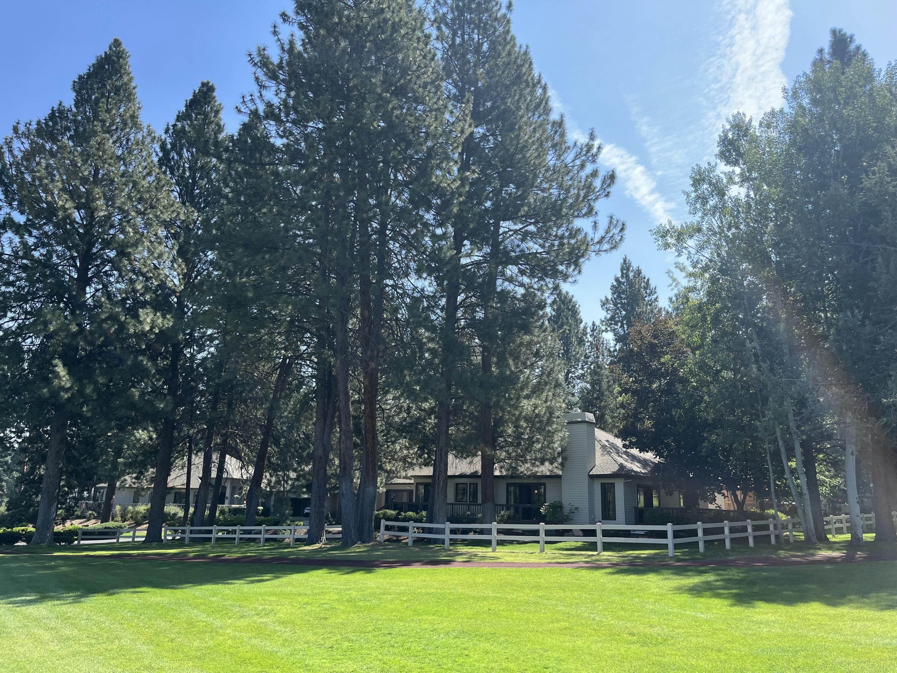 60785 Willow Creek Loop