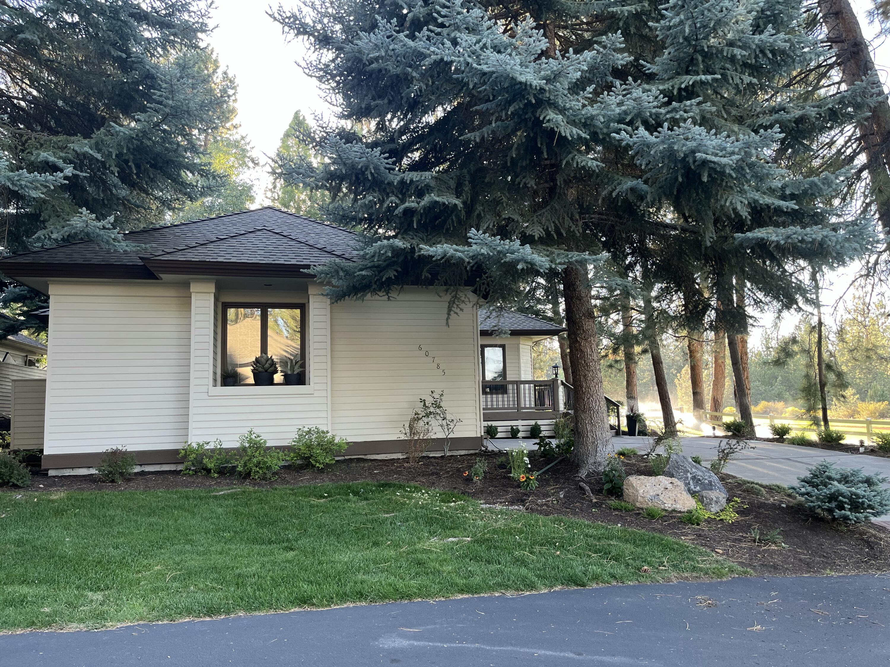 60785 Willow Creek Loop