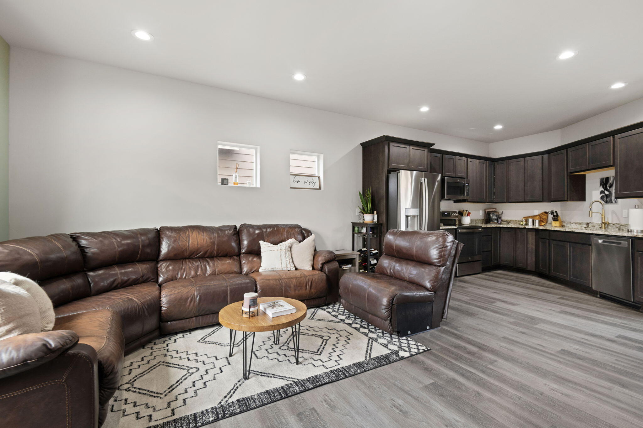 883 NE 6th Street