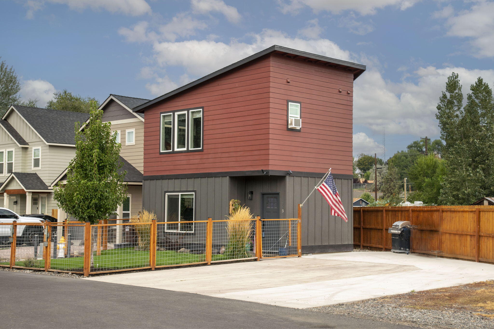 883 NE 6th Street