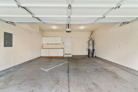 Tiny photo for 647 Shadow Way, Central Point, OR 97502 (MLS # 220217676)