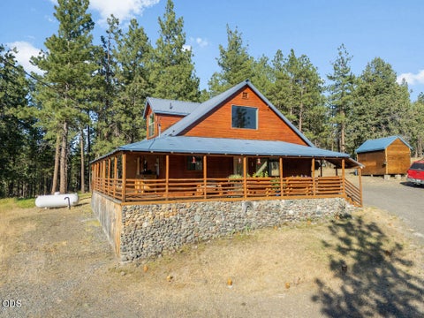 Photo of 32671 Magpie Drive, Chiloquin, OR 97624 (MLS # 220224401)