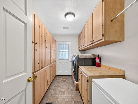 Tiny photo for 32671 Magpie Drive, Chiloquin, OR 97624 (MLS # 220224401)