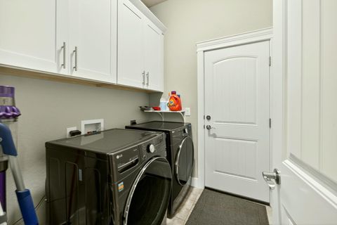 Tiny photo for 1175 Lindsey Court, Central Point, OR 97502 (MLS # 220219502)