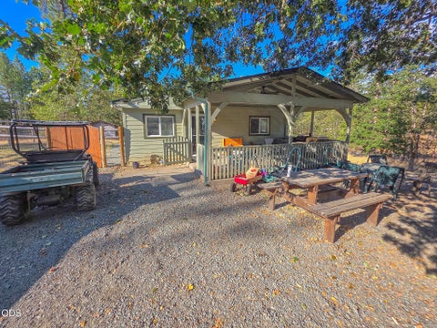Photo of 3757 Russell Road, Grants Pass, OR 97526 (MLS # 220227043)