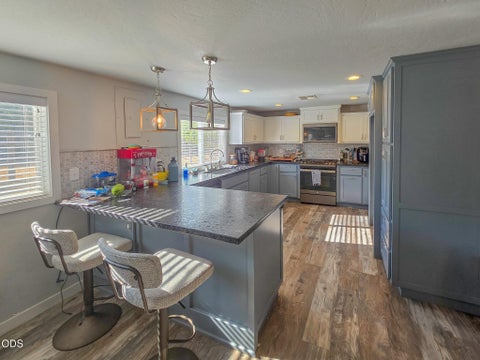 Tiny photo for 3757 Russell Road, Grants Pass, OR 97526 (MLS # 220227043)