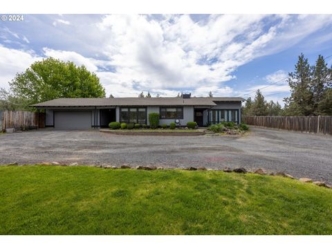 Photo of 13535 SW Cinder Drive, Terrebonne, OR 97760 (MLS # 220213025)