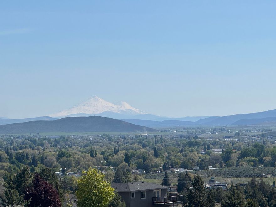 This beautiful 23.7 acre PUD zoned property is ready for you with fantastic views of Mount Shasta, Hogsback Mountain and the Klamath basin below. This is a must see, this wonderful property is just north of the sky Ridge Estates in North Hills a highly sought after subdivision in Klamath Falls and is ready for your new subdivision to take shape. come check this wonderful property out with fantastic views and gentle rolling Hills.