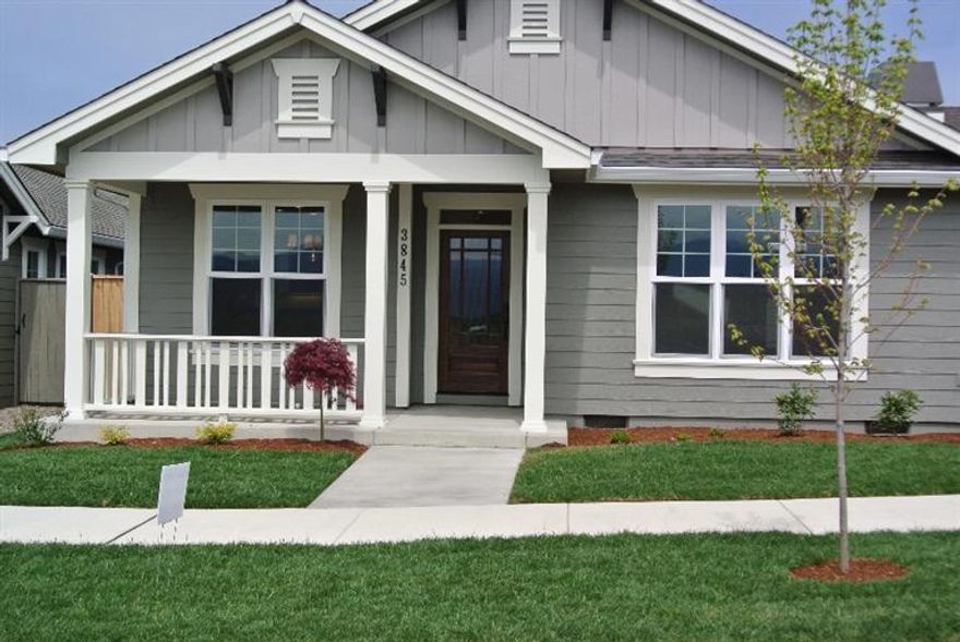 The Silverton plan in the Summerfield Cottages. Built by Mahar Homes, Inc. No homeowner's association. Earth Advantage Platinum rated for energy savings. Pre-sold.