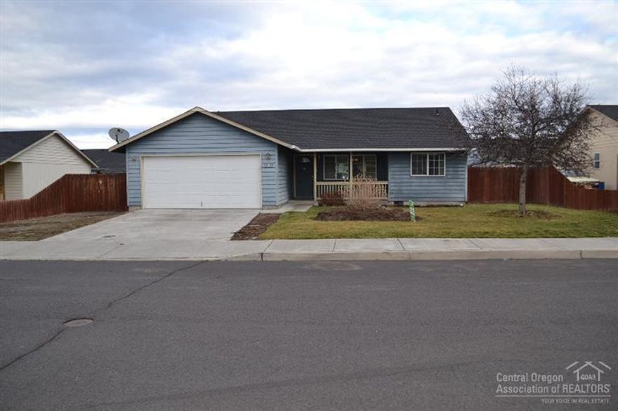 Great opportunity in this 3 bedroom 2 bath home, Located in nice neighborhood. Property features split floor plan with vaulted ceiling in living area, double attached garage, landscaped and fenced yard. Sold As is where is. This property is now under auction terms. This property is subject to a 5% buyer's premium pursuant to the Auction Terms & Conditions (minimums may apply.) This is a reserve auction and all offers are subject to seller approval. Please contact your broker for details.