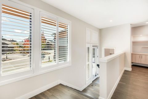 Tiny photo for 19211 Gateway Loop, Bend, OR 97702 (MLS # 220210595)