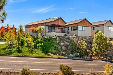 Tiny photo for 19211 Gateway Loop, Bend, OR 97702 (MLS # 220210595)