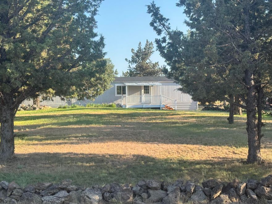 Looking for a simplistic lifestyle on a 1.4-acre lot in desirable Crooked River Ranch? This newly renovated home offers privacy and quietness, set well back from the road with a circular driveway. Featuring a new roof, newer Jeld-Wen Low-E windows, a new Velux glass skylight for year-round comfort. Interior and exterior fresh paint, all-new lighting, berber-style carpet, and spacious bedrooms.
Bathrooms are fully updated with new porcelain marble tile showers, tubs, vanities, toilets, and
fixtures. The kitchen features new cabinets, tile backsplash, stove, dishwasher, range hood, sink, and
updated fixtures. Cozy efficient wood pellet stove. Relax in the enclosed back porch, perfect as a
garden room or hobby center. Two extra storage units. New porch railings and serene surroundings
complete the picture. Minutes to the Deschutes River, scenic canyon, golf course, clubhouse and dining.