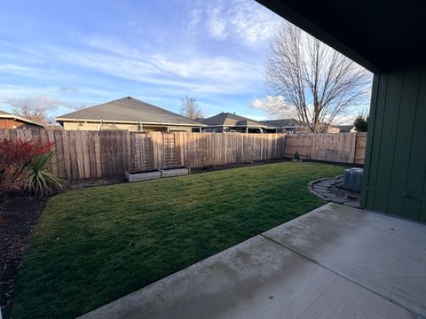 Tiny photo for 827 Isherwood Drive, Central Point, OR 97502 (MLS # 220213174)