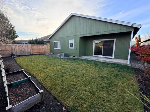 Tiny photo for 827 Isherwood Drive, Central Point, OR 97502 (MLS # 220213174)