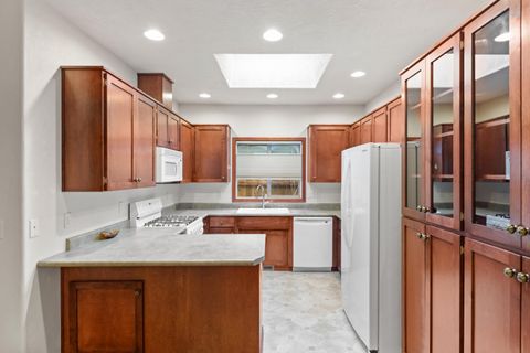 Tiny photo for 827 Isherwood Drive, Central Point, OR 97502 (MLS # 220213174)