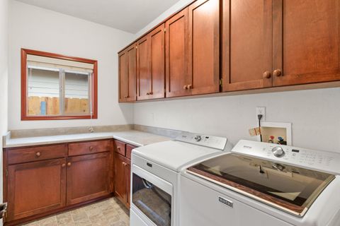 Tiny photo for 827 Isherwood Drive, Central Point, OR 97502 (MLS # 220213174)