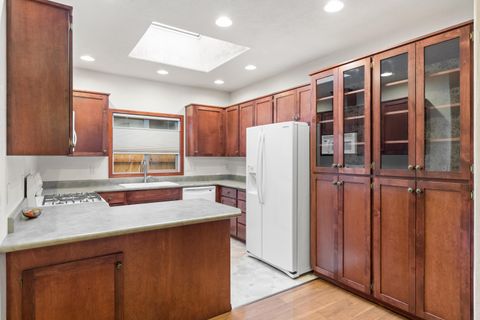 Tiny photo for 827 Isherwood Drive, Central Point, OR 97502 (MLS # 220213174)