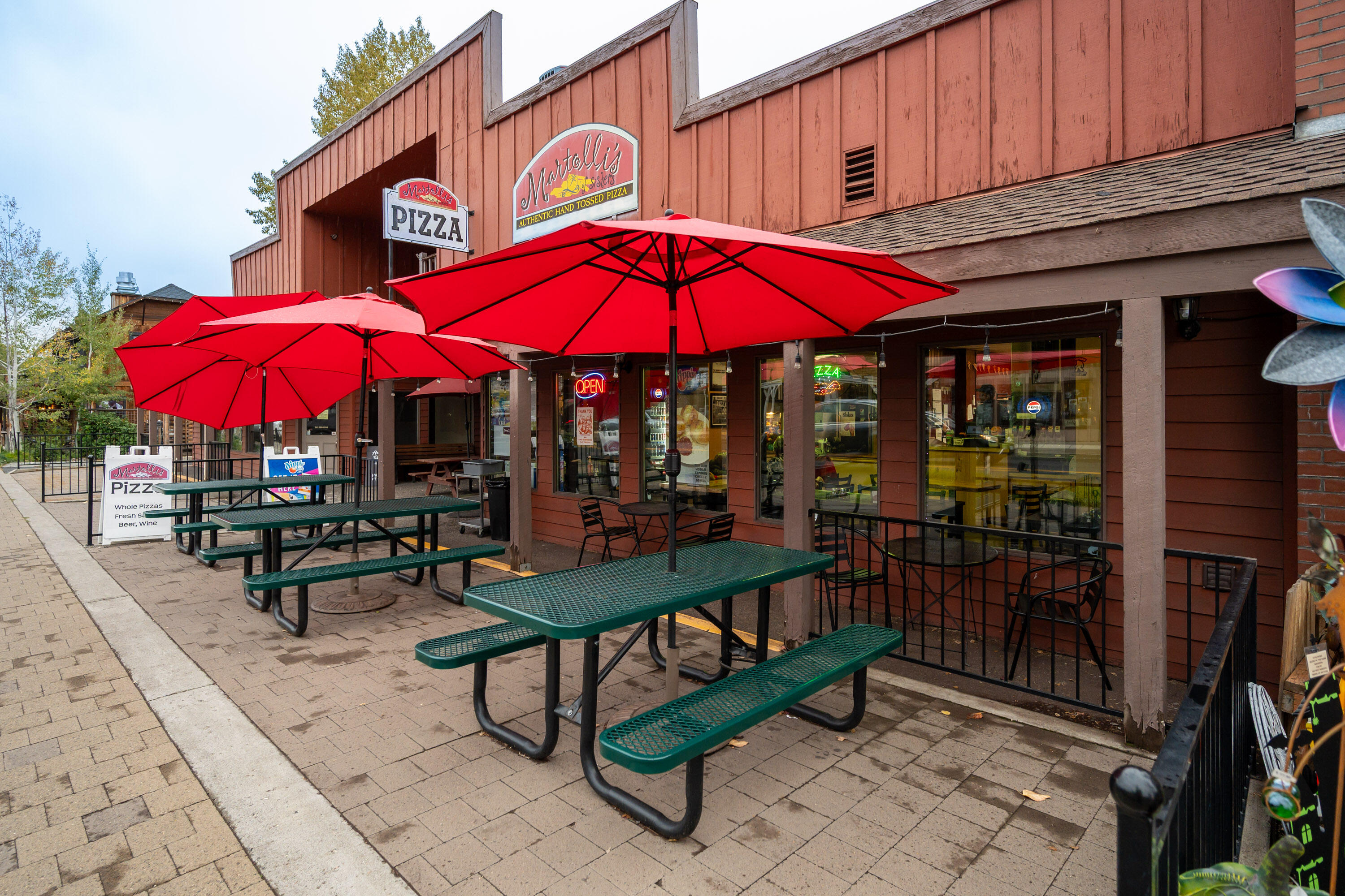 220 W Cascade Avenue