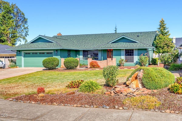 3527 BRANNON DR, MEDFORD, OR 97504 - Image 5fd7a0df71f96fac88efef716eefefbe/981941732