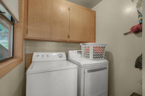 Tiny photo for 4644 Glen Echo Way, Central Point, OR 97502 (MLS # 220213060)