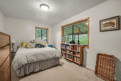 Tiny photo for 4644 Glen Echo Way, Central Point, OR 97502 (MLS # 220213060)