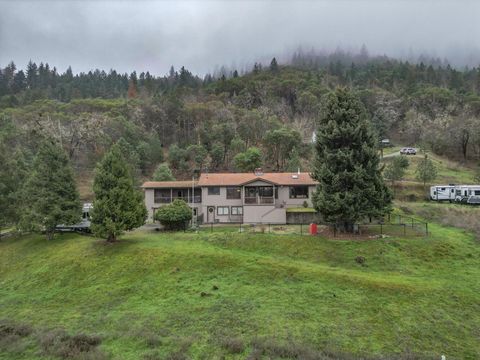 Photo of 4644 Glen Echo Way, Central Point, OR 97502 (MLS # 220213060)