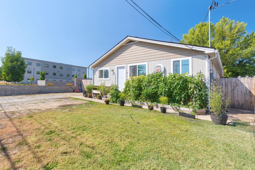 Welcome to 815 Niantic Street! This low maintenance duplex offers a 2 bedroom, 1 bath rear unit, & a 1 bedroom, 1 bath front unit. Both units were fully remodeled in 2010 with new paint, flooring, cabinets, fixtures, windows & more! Exterior features include spacious parking, low maintenance landscaping, & more! 
Come tour this one today!