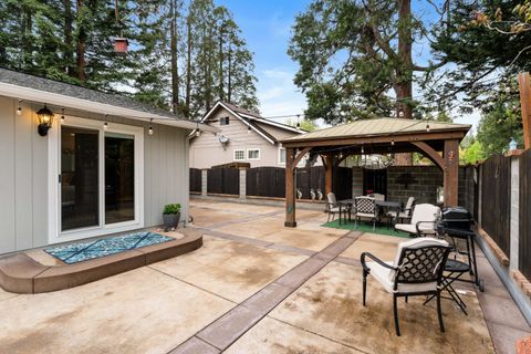 Tiny photo for 1500 NW B Street, Grants Pass, OR 97526 (MLS # 220219535)