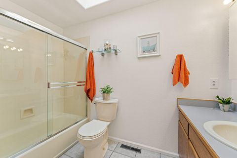 Tiny photo for 1500 NW B Street, Grants Pass, OR 97526 (MLS # 220219535)