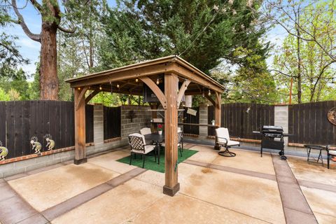 Tiny photo for 1500 NW B Street, Grants Pass, OR 97526 (MLS # 220219535)